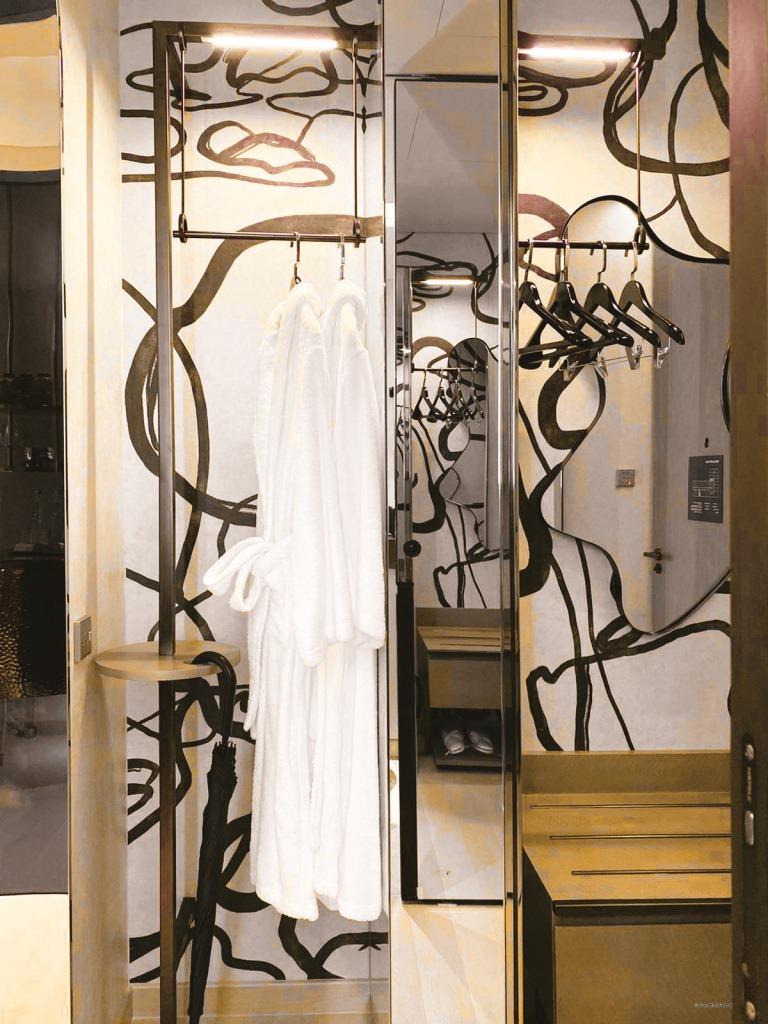 Mondrian_Hotel_-_Wardrobe_Backdrop_installation_photo Projects